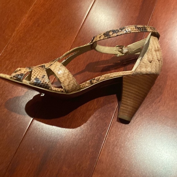 Tahari Tan snake Giselle sandals - Picture 5 of 8